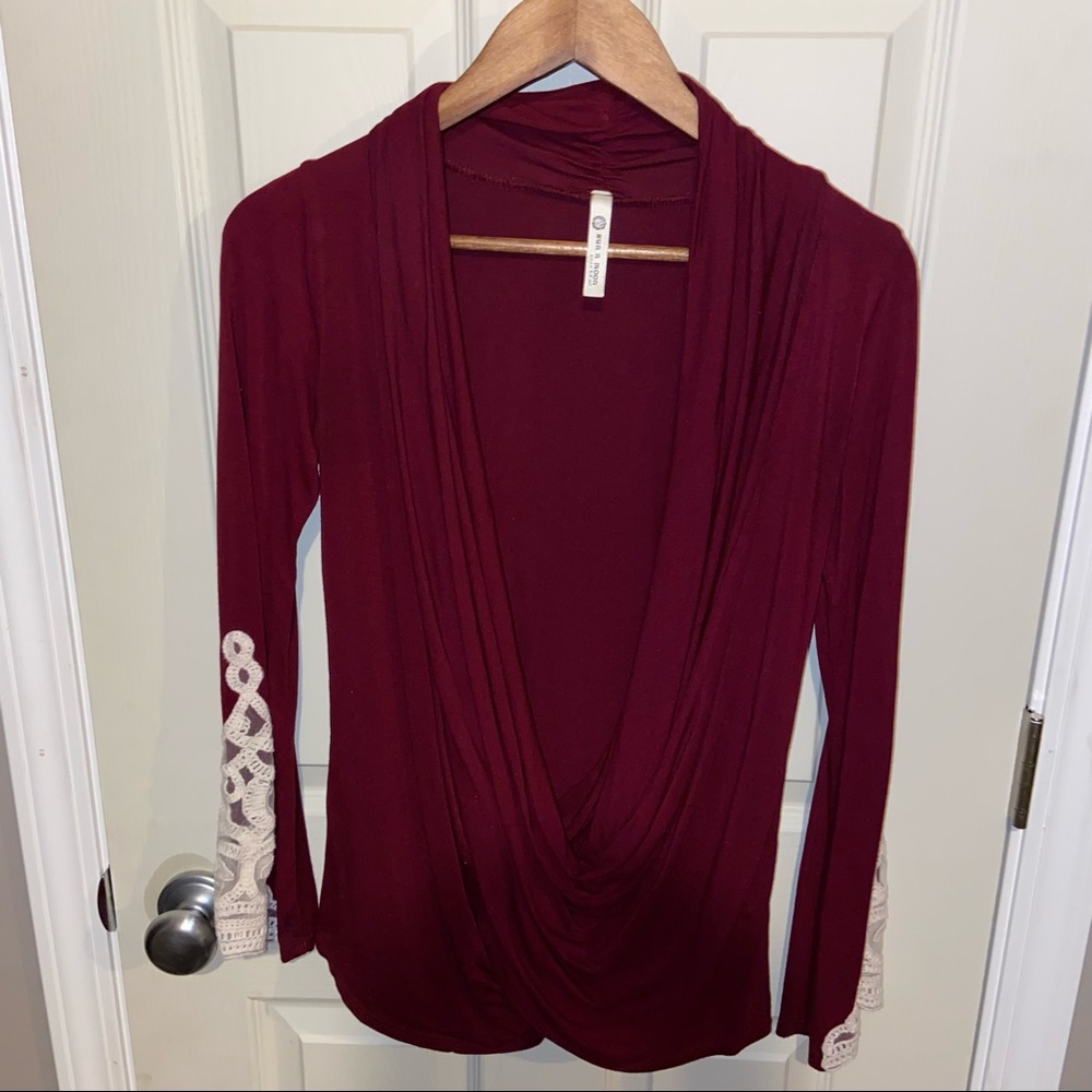 Sun N Moon women’s blouse deep v neck small maroon
